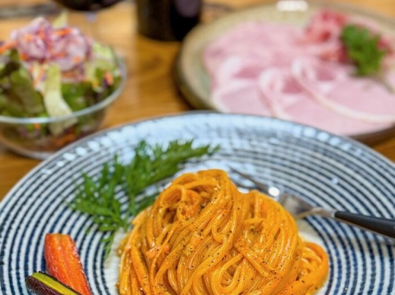 自宅めし　人参のパスタとグリル　＜農園ケトハレ＞