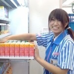 俺「今日バイトお休みしたいんですけど…」　店長「じゃあ代わりの人見つけてね」 これってどっちが悪いの？