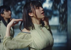 綾瀬はるか(Fカップ)と冨里奈央のなおなおを比べた結果・・・