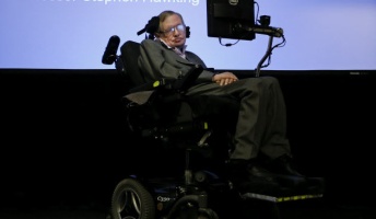 ホーキング博士、人工知能のリスクを警告 「大惨事がほぼ確実に起こる」