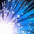 光ファイバーで情報が伝えられるんだから、無線も光らせればもっと速くなるんじゃないの？