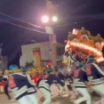 【動画】だんじり、あまりにも物理を知らなすぎる曲がり方で大転倒→11人救急搬送