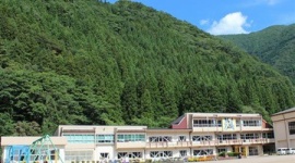 【岐阜】小学校の校庭に侵入した熊を射殺→「なぜ射殺したのか」批判の電話が相次ぐ