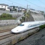 東海道新幹線の遅延で乗客「新幹線もう嫌い」　駅や車内で８時間拘束…