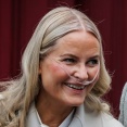 🇳🇴メッテ＝マリット新王妃の波乱の人生｜元婚約者の前科・未婚の母・子連れ再婚・エプスタイン問題・息子の犯罪・余命宣告まで