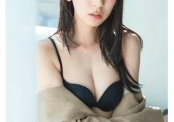 【画像】日向坂46金村美玖、黒ランジェリーで美バストボロりwwwwwww