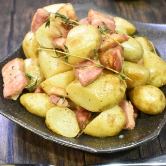 爽やかな香り♪ベーコンとじゃがいものタイム炒め