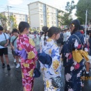 孤独な老人、夏祭りを楽しむ