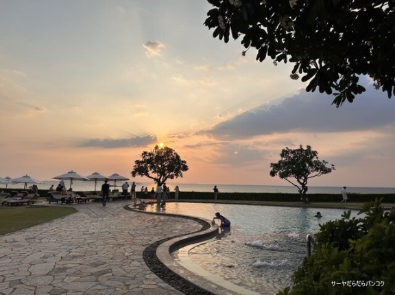 【デュシタニ パタヤ　Dusit Thani Pattaya】 ～1988年開業、パタヤ屈指の夕日スポット！～