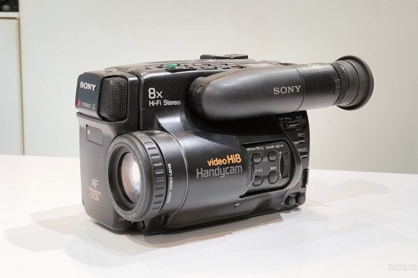 ビデオカメラ Handycam Amazon | SONY ソニー CCD-TRV86PK ハイエイトビデオカメラ