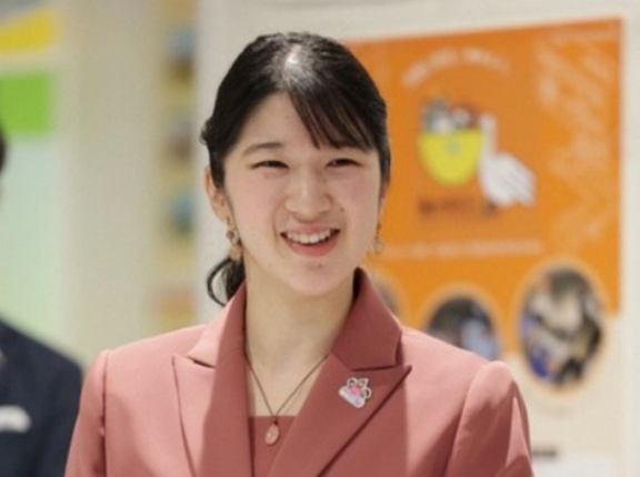 愛子さま鳥取県訪問2日目！避難所運営ゲーム、はこた人形の絵付けを体験
