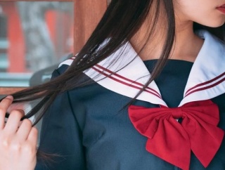 【画像】街で見かける女子高生、みんな『これ』ぶら下げてる⇒ｗ