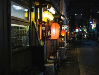 ワイ貴族、仕事を放り投げて居酒屋へ