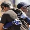 【画像】イチロー、ダルビッシュを抱きしめる