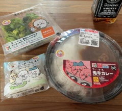 ★ちいかわ鬼辛カレーが気になって仕方なかったから…the2日酔いでセブンイレブンに走った途中でBBAのスバル車に轢かれそうになったけれどなんとかなれーッ★