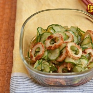 【10分で副菜】ひと手間で段違いのおいしさ！！きゅうりと竹輪の香ばしい酢の物の作り方
