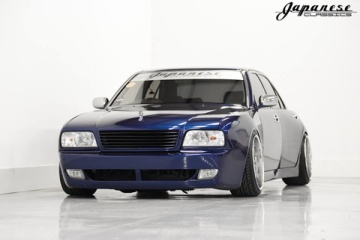 海外「日本車の王」かつて賞を総なめした伝説の車1992年製日産シーマ