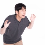 お笑い芸人、「150円」を「1,500円」と言い間違いしたレジ店員に「謝罪」を要求し大炎上