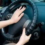 お礼のクラクションの意味を勘違いしたゆとりが警官を殴り逮捕される