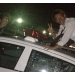 ついにバカッターから逮捕者が！　パトカーの上に乗った19歳漁師2人を逮捕！