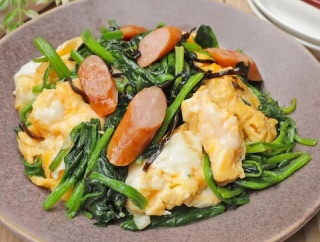 【ほうれん草が冷蔵庫にあるなら即これ！】「お手軽で助かる♡」「スタメン入り！」毎日食べても飽きない最強ほうれん草レシピ4選