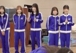 【神GIF】『このシーン』の田村真佑と賀喜遥香の動きwwwwwwww