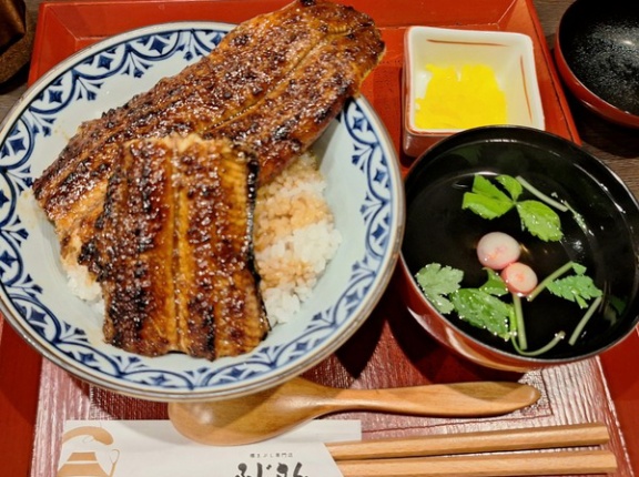 富山市元町にオープンしたうなぎ屋さん『炭焼うなぎ ふじさん 富山店』で『うな丼いちまる』『名古屋名物ひつまぶし上』食べてみた。