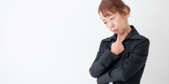 息子を連れてスーパーに行った時「色々」あったのですが、それが原因で息子が仕事先で不当な扱いを受けています。以降も仕事に入れてもらえなくなってしまいました