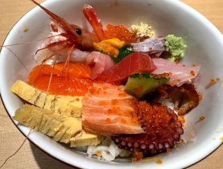 白山市永代町「鮨 美浜」人気の鮨店へ５年半ぶりにお邪魔して一番人気の「美川県一丼」を食べてきました