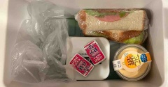 母の愛は食パンの渦のように巻きつく。遠征弁当に隠された私の本性