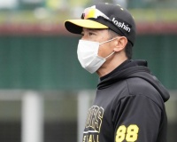 阪神・矢野監督は左足捻挫のアルカンタラについて「うーん。１、２週間はかかるんちゃうかな」