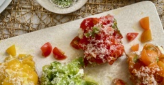 4種のカラフルミニトマトのチーズブルケッタ