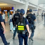 『キャセイ航空従業員が人質に、桃園空港で刃物男が侵入』の画像