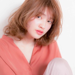 春はふんわりミディアムパーマでおろしても結んでも◎