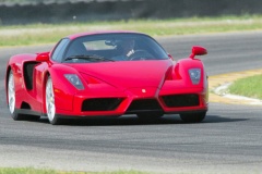 デザイナーの奥山氏。エンツォ・フェラーリで速度違反「この車で上り坂を40キロ以下は過酷」