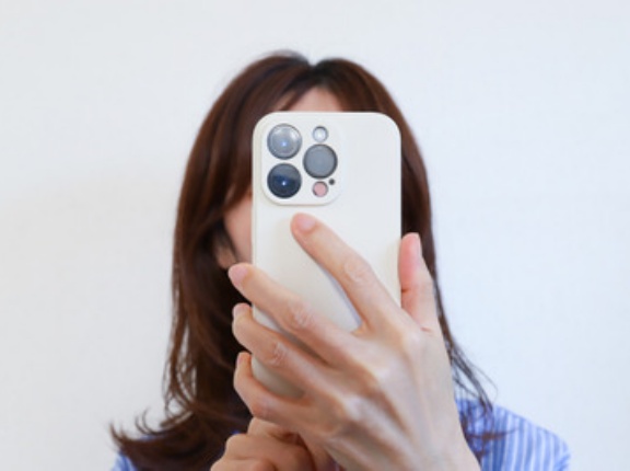 【警告】スマホの本人確認、中の人が存在…『全裸でやる人が多すぎる』