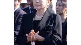 デヴィ夫人、淡路恵子さんの棺から300万円の着物を奪い取ろうとして遺族とトラブル？