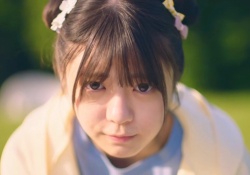 【悲報】冨里奈央さん、ドラマで男に抱きつかれてしまう