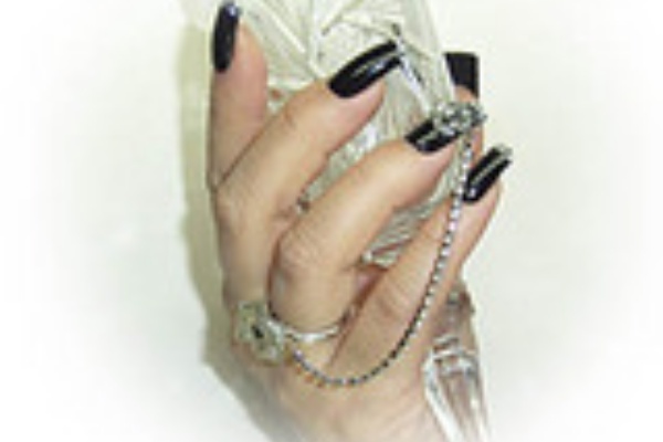 黒のマニキュア ｆｏｕｒｍｉｌｅｂｅａｃｈ