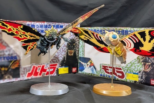 バトラ幼虫タグ付＆成虫箱入＋モスラ幼虫（バンダイ）ソフビフィギュア２体セット＋１ バトラ幼虫タグ付＆成虫箱入＋モスラ幼虫（バンダイ）ソフビ