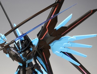 HG マイティーストライクフリーダムガンダム ［リサーキュレーションカラー/ネオンブルー］