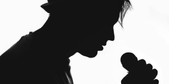 母は最近のアーティストとか大好きなんだけど、私は全然わからない…20年くらい前から泊ってる感じだわ…