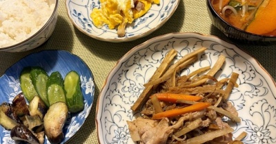りくろーおじさんのチーズケーキ＆ゴボウと豚肉のガーリック炒め