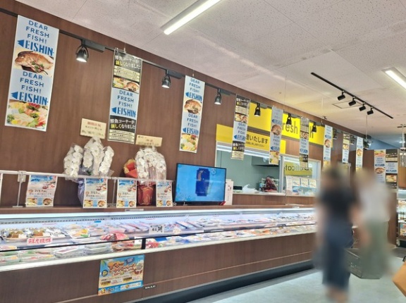 富山市堀川町にある『スーパーセンタートライアル』内に『さかなや瑛心 富山マイプラザ店』オープンしてる。鮮魚売場がリニューアル！