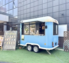 【門真】古川橋駅ちかくB-lax前に「cafe&frappe 44」って常設キッチンカーのフラッペ専門店ができてる