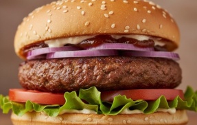 代替肉バーガーは健康よりもボリュームが価値 / ホテルで新年を慶び、和の心を学ぶ【まとめ記事】