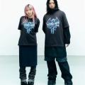 【ﾌｧﾝｻﾏﾘｨ】YOASOBI、「ユニクロ」とコラボTシャツ　Ayaseの首元まで隠す“完全防御”姿に「さすがに違和感｣