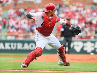 カープ持丸(盗塁阻止◎)←正捕手候補で育てるのあり？