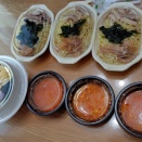 2025年08月15日　日高屋テイクアウト！　ピリ辛とんこつつけ麺　【期間限定】黒酢しょうゆ冷し麺