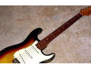 B'zのギター松本孝弘、限界か…ミス連発、棒立ち…ボーカルに手をひかれて介護されながら移動